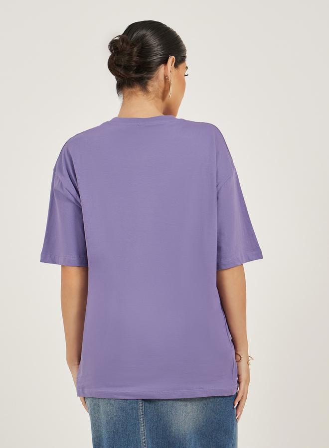 ستايلي تيشيرت بطبعة جرافيك بياقة دائرية مقاس كبير - Image 4